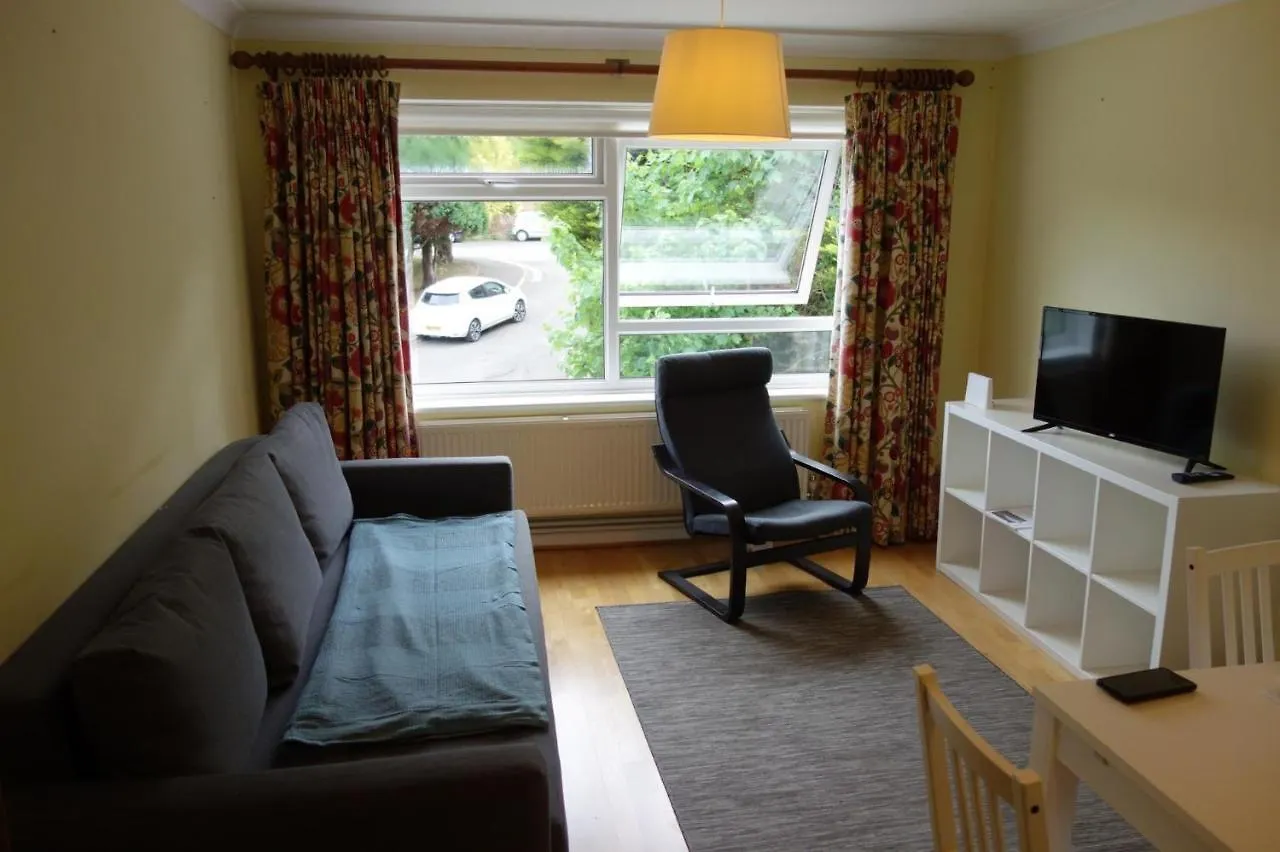 New Cosy 2 Bedroom Flat - Englefield Green United Kingdom
