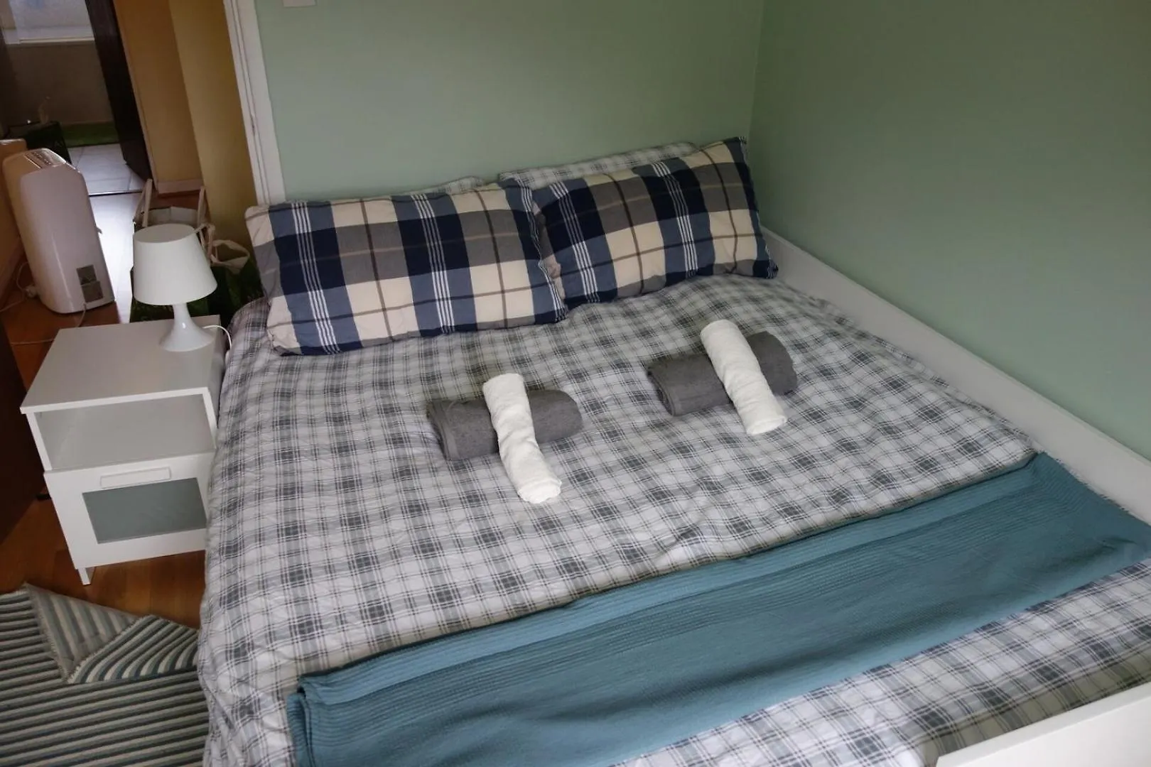 New Cosy 2 Bedroom Flat - Englefield Green