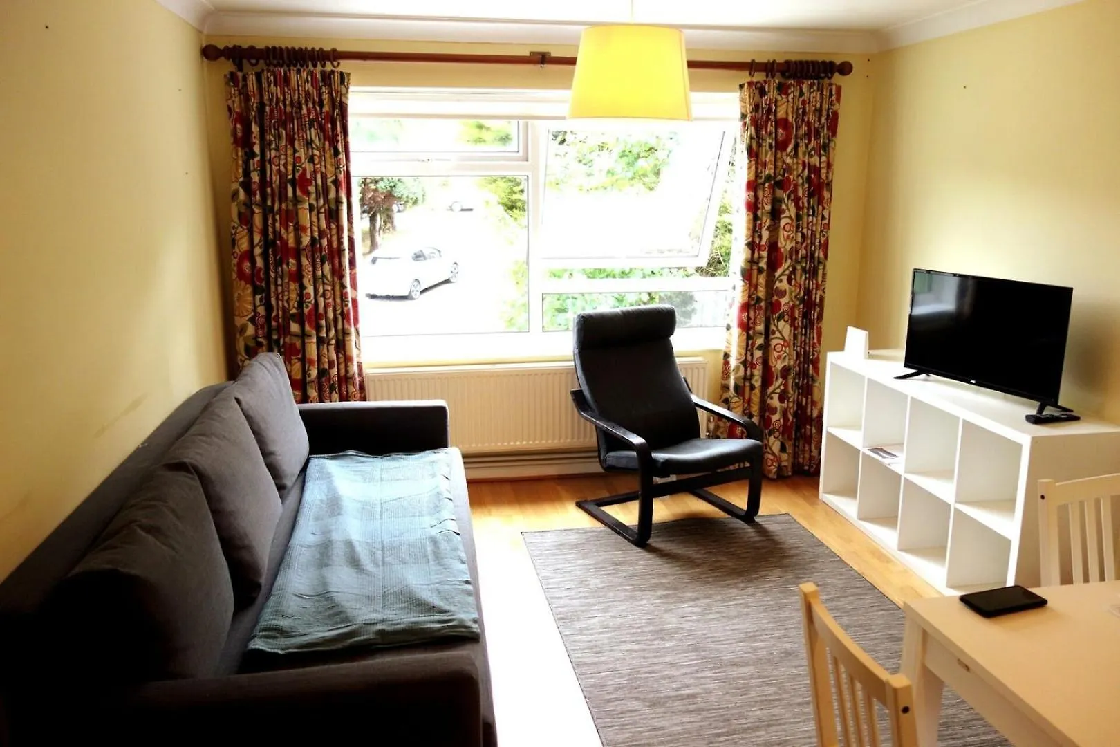 New Cosy 2 Bedroom Flat - Englefield Green